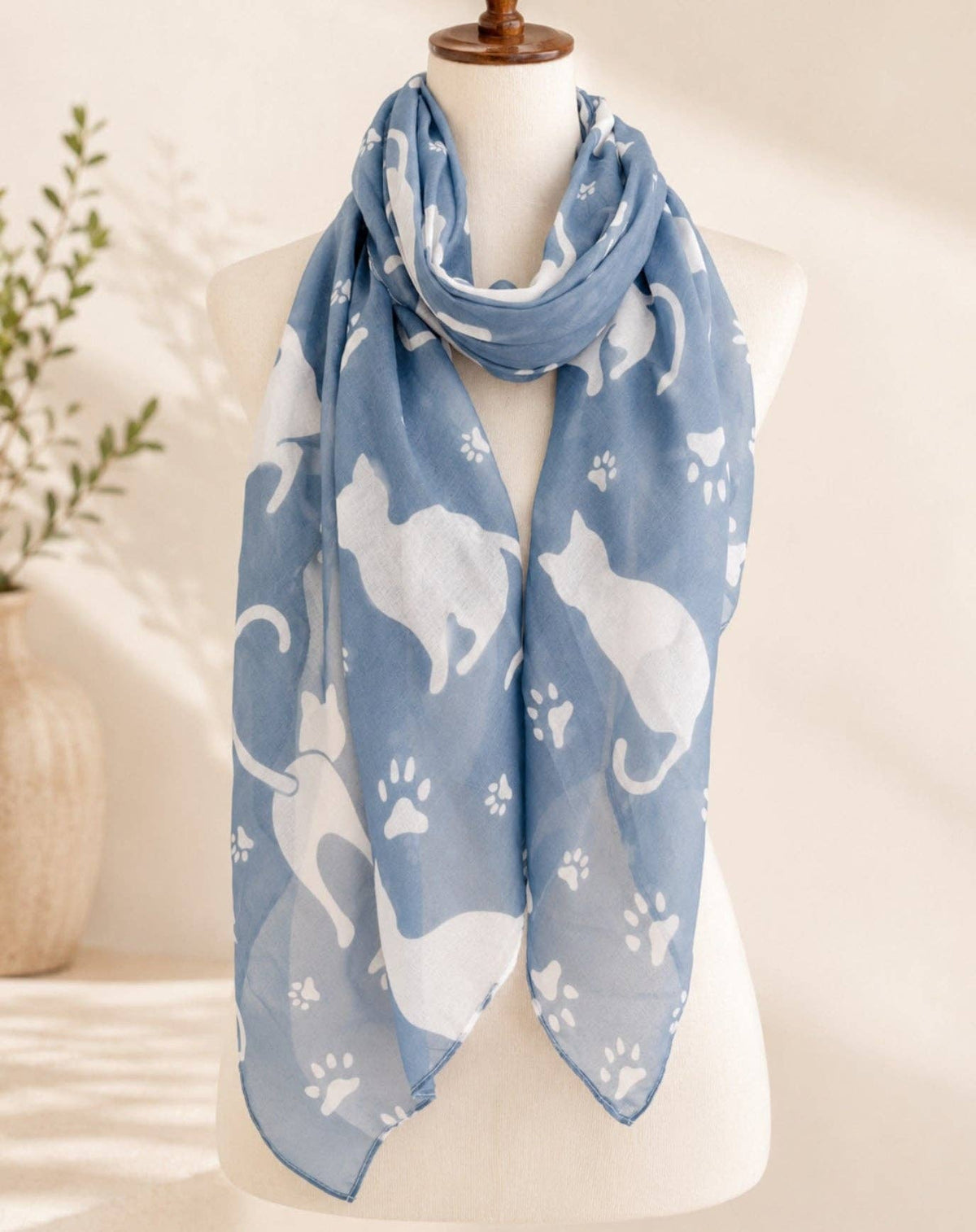 JC0711118 L. Blue-White Cat Scarf